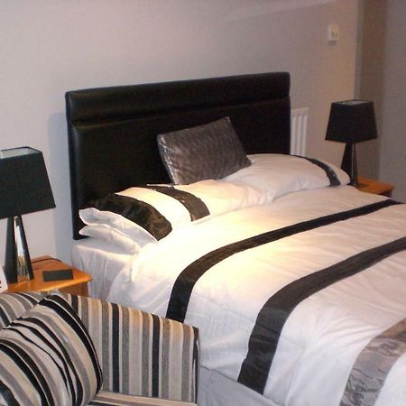Cheapsleepz 49 Moscow Drive Hotel Liverpool Esterno foto
