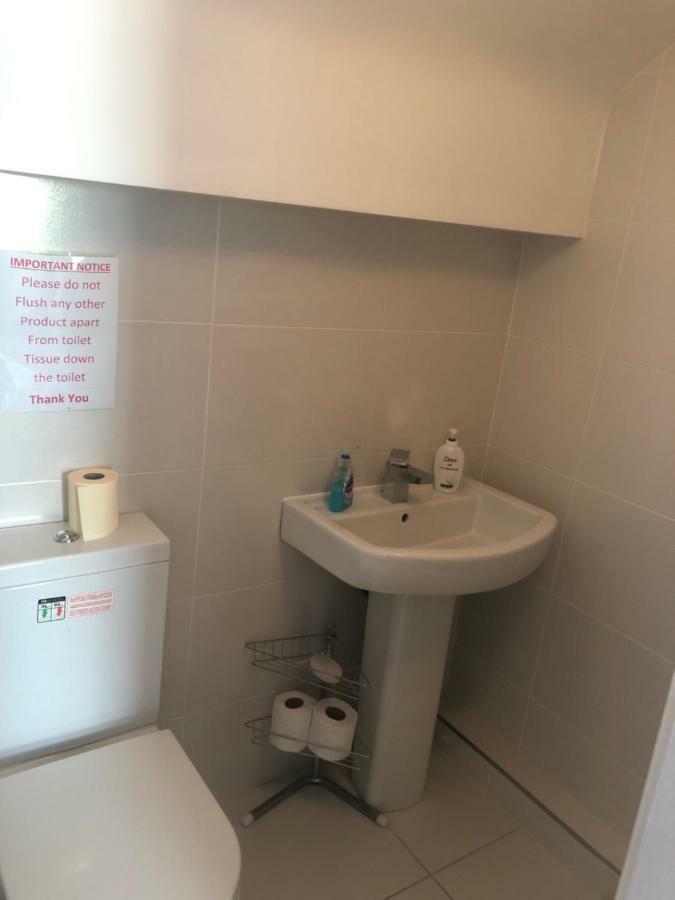 Cheapsleepz 49 Moscow Drive Hotel Liverpool Esterno foto