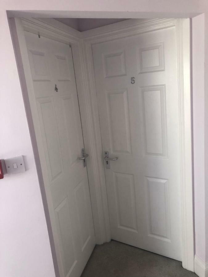 Cheapsleepz 49 Moscow Drive Hotel Liverpool Esterno foto