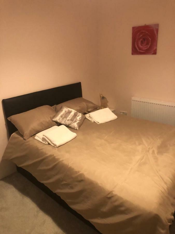 Cheapsleepz 49 Moscow Drive Hotel Liverpool Esterno foto