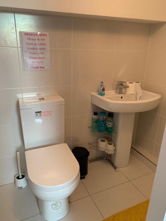 Cheapsleepz 49 Moscow Drive Hotel Liverpool Esterno foto