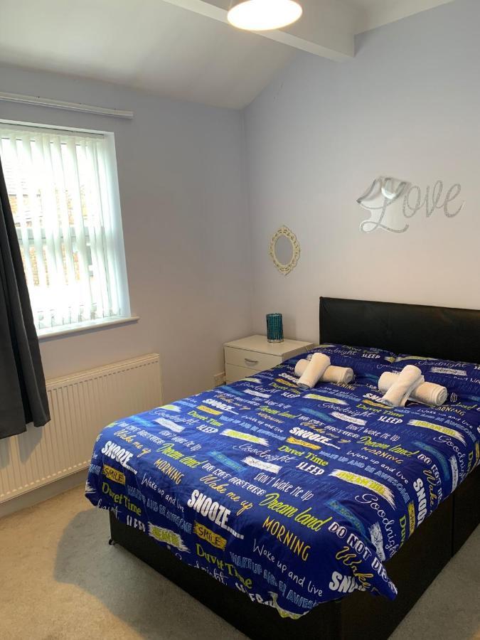 Cheapsleepz 49 Moscow Drive Hotel Liverpool Esterno foto