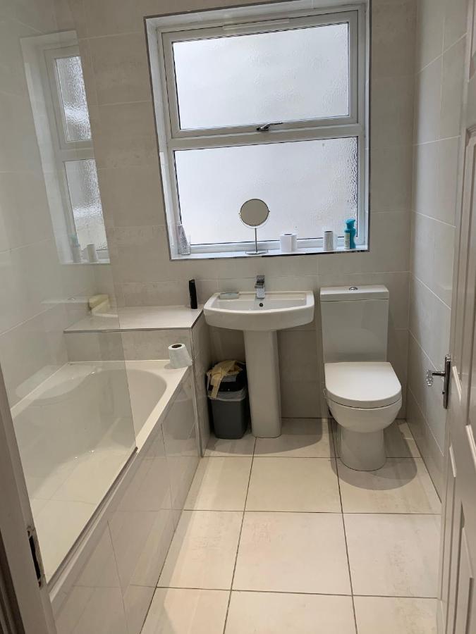 Cheapsleepz 49 Moscow Drive Hotel Liverpool Esterno foto