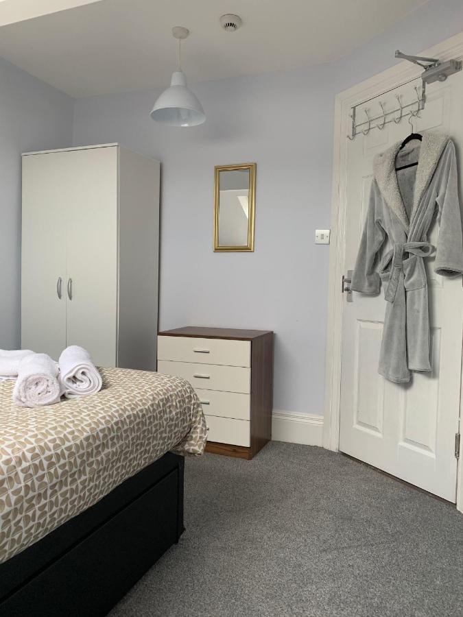 Cheapsleepz 49 Moscow Drive Hotel Liverpool Esterno foto