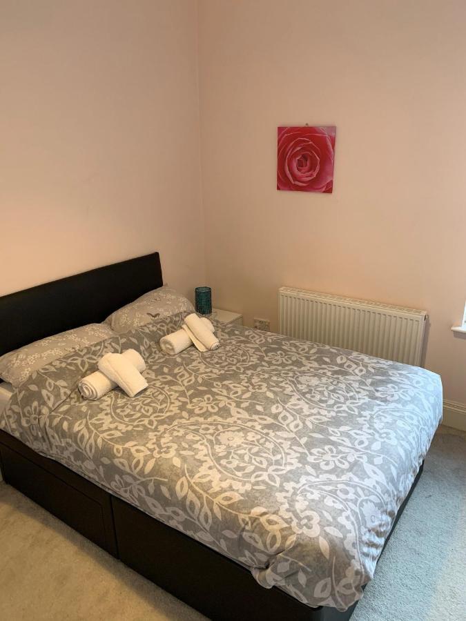 Cheapsleepz 49 Moscow Drive Hotel Liverpool Esterno foto